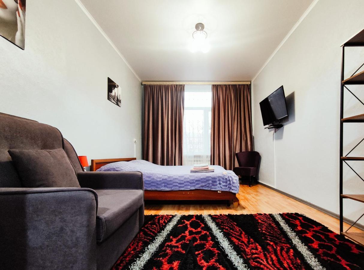 Nadezhda Apartments On Abylay Khan Ave 121 阿拉木图 外观 照片